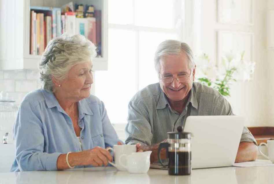 Older couple learning about when should you update your will